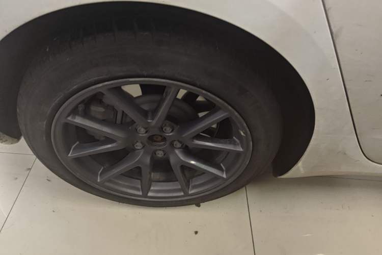 Used Tesla Model 3 2022 Rear-Wheel-Drive Version Right Rear Wheel Hub