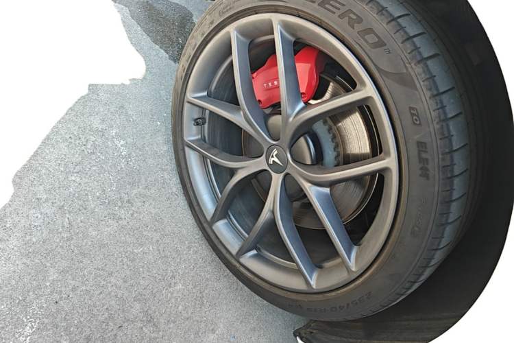 Used Tesla Model 3 2022 Performance High-Performance All-Wheel-Drive Version Right Rear Wheel Hub
