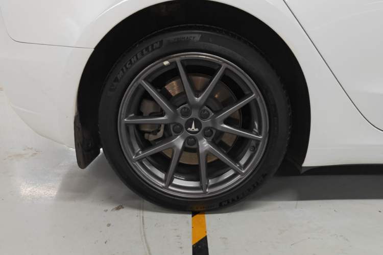 Used Tesla Model 3 2022 Rear-Wheel-Drive Version Right Rear Wheel Hub