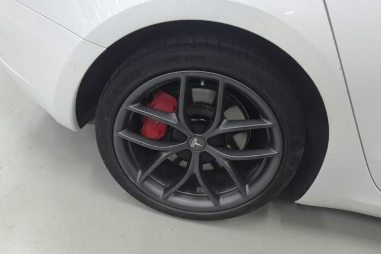 Used Tesla Model 3 2022 Performance High-Performance All-Wheel-Drive Version Right Rear Wheel Hub