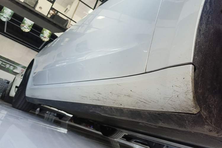 Used Tesla Model 3 2022 Rear-Wheel-Drive Version Right Side Sill