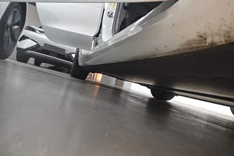 Used Tesla Model 3 2022 Rear-Wheel-Drive Version Right Side Sill
