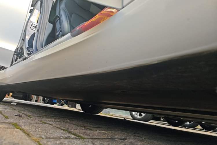 Used Tesla Model 3 2022 Rear-Wheel-Drive Version Right Side Sill