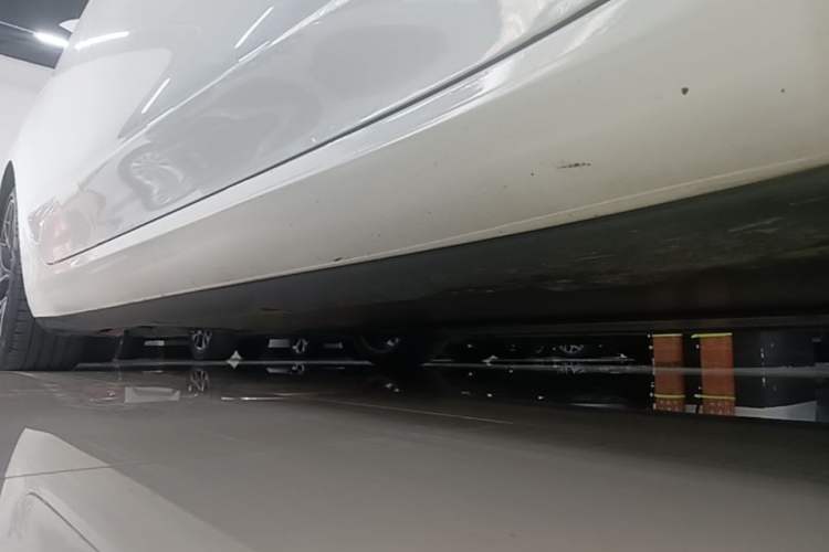 Used Tesla Model 3 2022 Performance High-Performance All-Wheel-Drive Version Right Side Sill