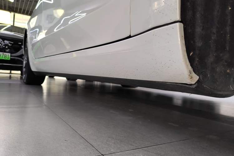 Used Tesla Model 3 2022 Rear-Wheel-Drive Version Right Side Sill