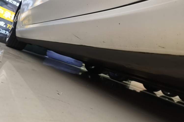 Used Tesla Model 3 2022 Performance High-Performance All-Wheel-Drive Version Right Side Sill