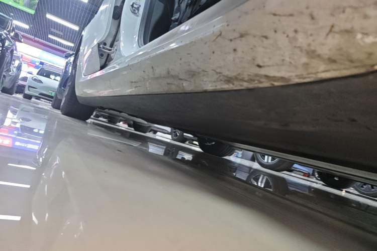 Used Tesla Model 3 2022 Rear-Wheel-Drive Version Right Side Sill