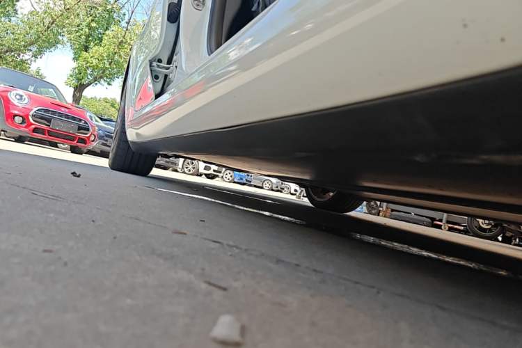 Used Tesla Model 3 2022 Performance High-Performance All-Wheel-Drive Version Right Side Sill