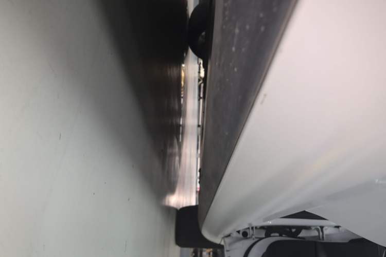 Used Tesla Model 3 2022 Performance High-Performance All-Wheel-Drive Version Right Side Sill