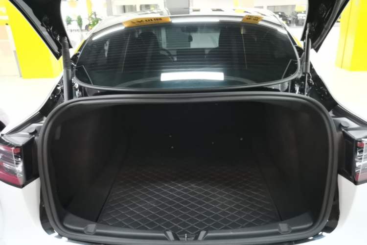 Used Tesla Model 3 2022 Rear-Wheel-Drive Version Trunk