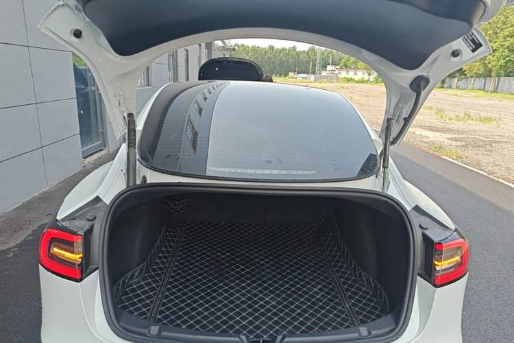 Used Tesla Model 3 2022 Rear-Wheel-Drive Version Trunk