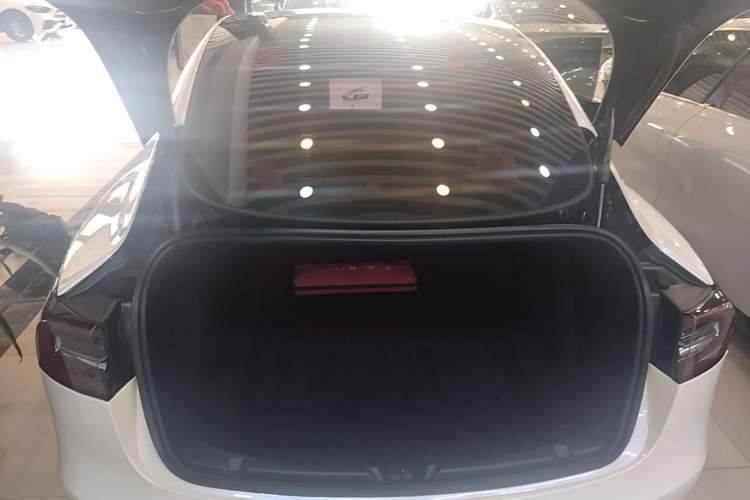 Used Tesla Model 3 2022 Rear-Wheel-Drive Version Trunk