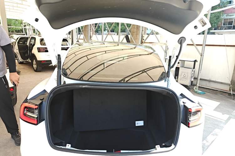 Used Tesla Model 3 2022 Performance High-Performance All-Wheel-Drive Version Trunk