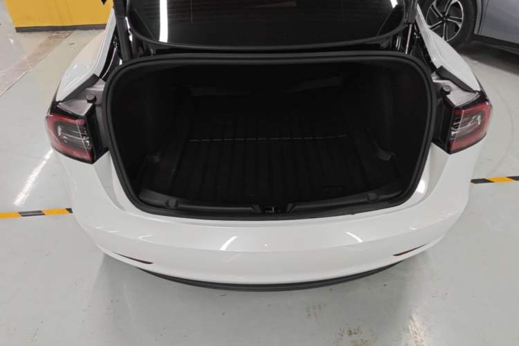 Used Tesla Model 3 2022 Rear-Wheel-Drive Version Trunk