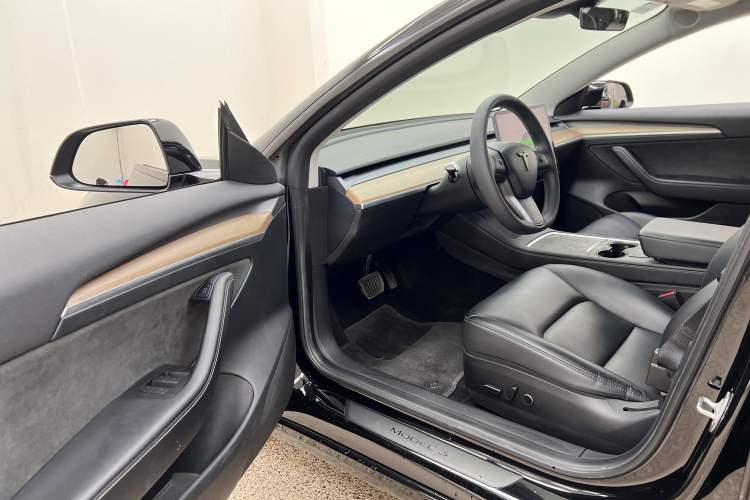 Used Tesla Model 3 2022 Rear-Wheel-Drive Version Interior 2