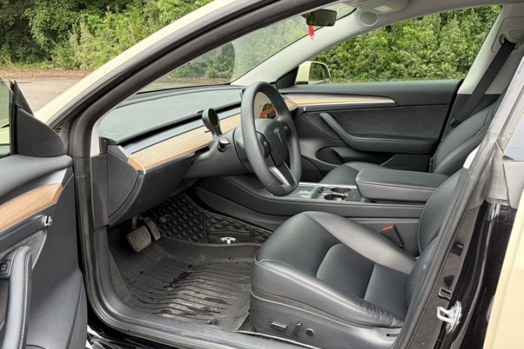 Used Tesla Model 3 2022 Rear-Wheel-Drive Version Interior 2