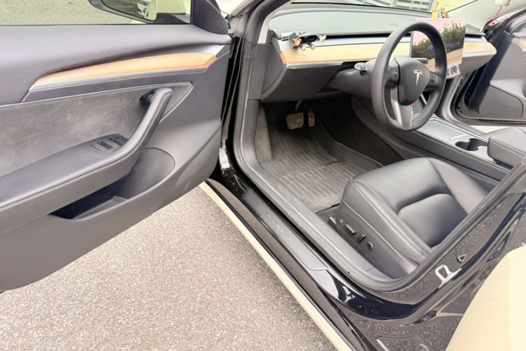 Used Tesla Model 3 2022 Rear-Wheel-Drive Version Interior 3