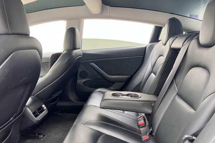 Used Tesla Model 3 2022 Rear-Wheel-Drive Version Interior 4