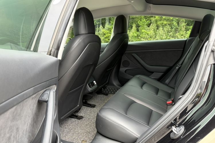Used Tesla Model 3 2022 Rear-Wheel-Drive Version Interior 4