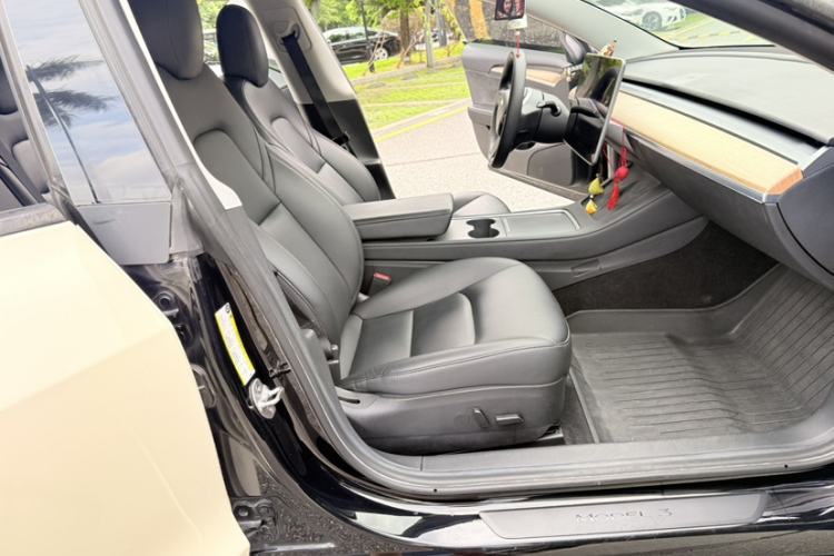 Used Tesla Model 3 2022 Rear-Wheel-Drive Version Interior 4