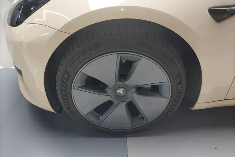 Used Tesla Model 3 2022 Rear-Wheel-Drive Version Left Front Wheel Hub