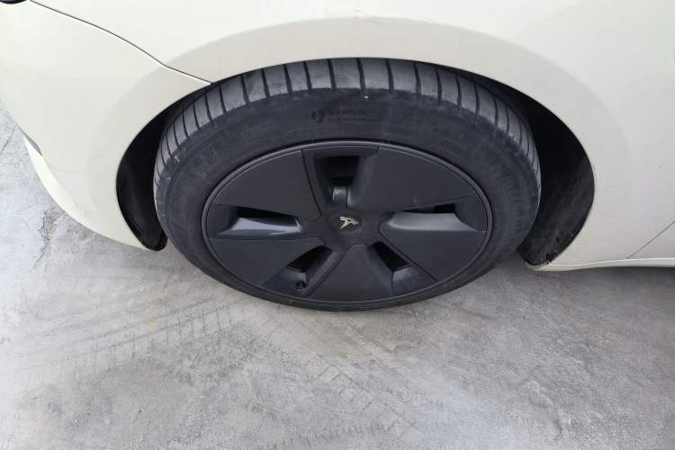 Used Tesla Model 3 2022 Rear-Wheel-Drive Version Left Front Wheel Hub