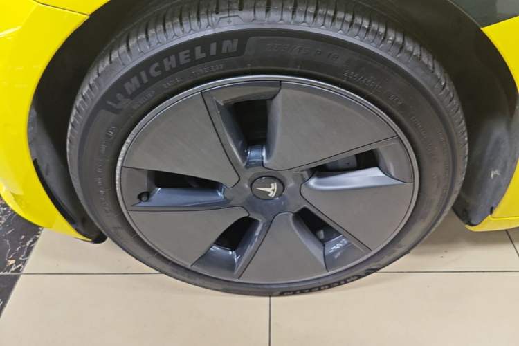 Used Tesla Model 3 2022 Rear-Wheel-Drive Version Left Front Wheel Hub