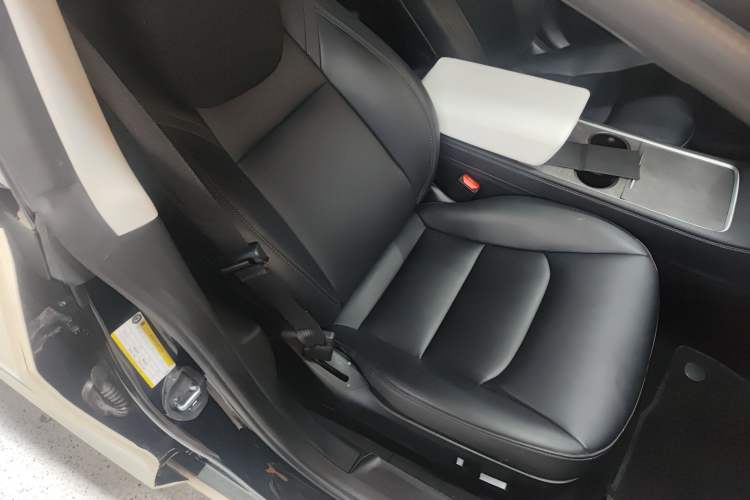 Used Tesla Model 3 2022 Rear-Wheel-Drive Version Right Front Seat