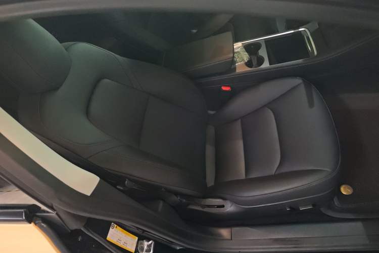 Used Tesla Model 3 2022 Rear-Wheel-Drive Version Right Front Seat