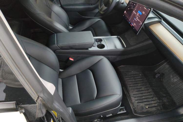Used Tesla Model 3 2022 Rear-Wheel-Drive Version Right Front Seat