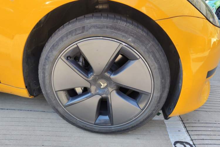 Used Tesla Model 3 2022 Rear-Wheel-Drive Version Right Front Wheel Hub