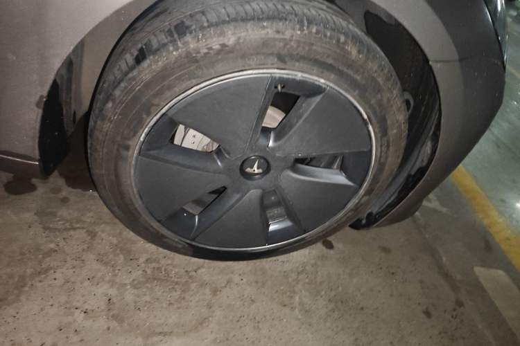 Used Tesla Model 3 2022 Rear-Wheel-Drive Version Right Front Wheel Hub