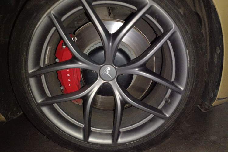 Used Tesla Model 3 2022 Performance High-Performance All-Wheel-Drive Version Right Front Wheel Hub
