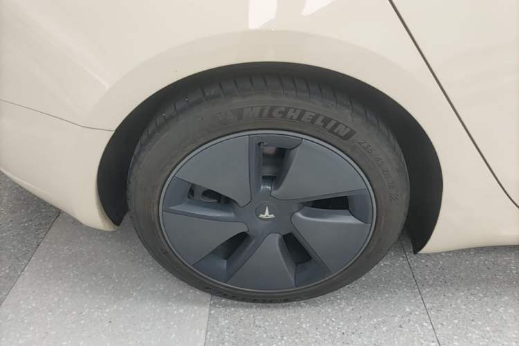 Used Tesla Model 3 2022 Rear-Wheel-Drive Version Right Rear Wheel Hub