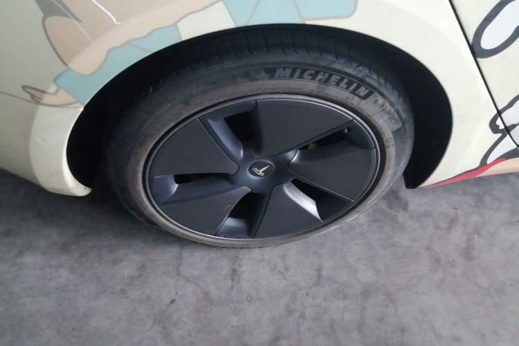 Used Tesla Model 3 2022 Rear-Wheel-Drive Version Right Rear Wheel Hub