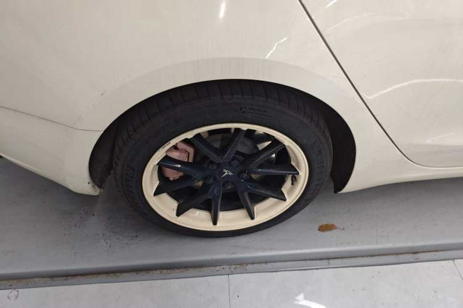 Used Tesla Model 3 2022 Rear-Wheel-Drive Version Right Rear Wheel Hub