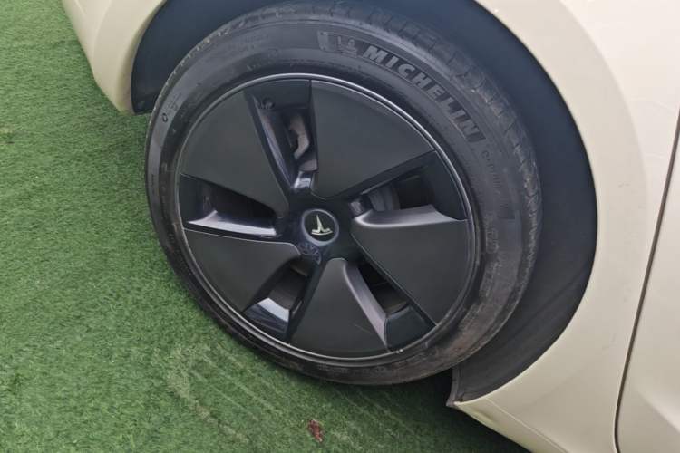 Used Tesla Model 3 2022 Rear-Wheel-Drive Version Right Rear Wheel Hub