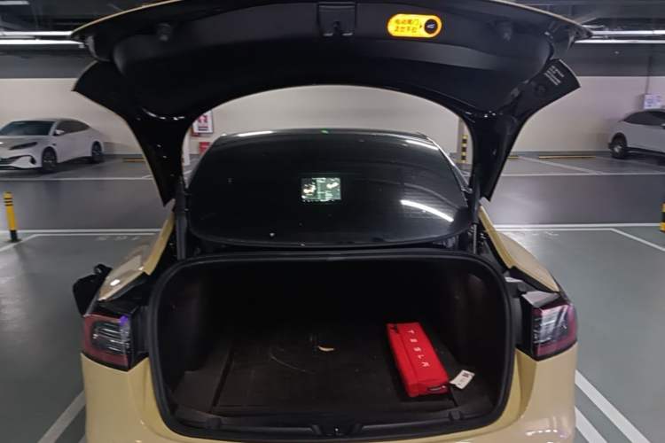 Used Tesla Model 3 2022 Rear-Wheel-Drive Version Trunk