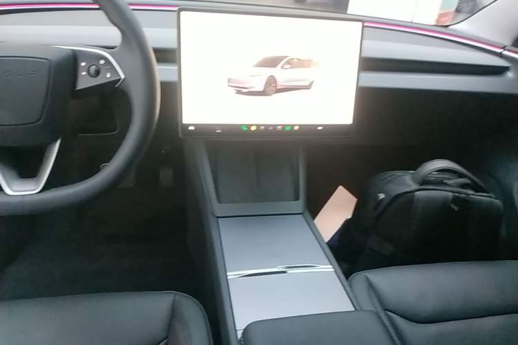 Used Tesla Model 3 2023 Rear-Wheel-Drive Version Audio And AC Panel
