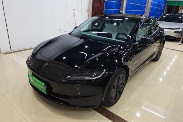 Ojetý Tesla Model 3 2023 Rear-Wheel-Drive Version