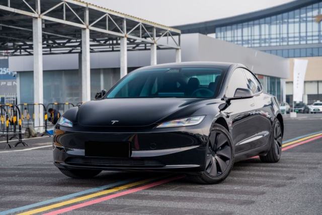Tesla Model 3 2023 Long-Range All-Wheel-Drive Version de segunda mano
