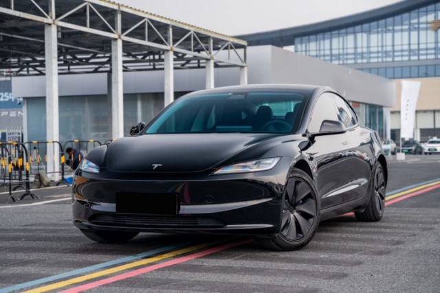 Used Tesla Model 3 2023 Long-Range All-Wheel-Drive Version