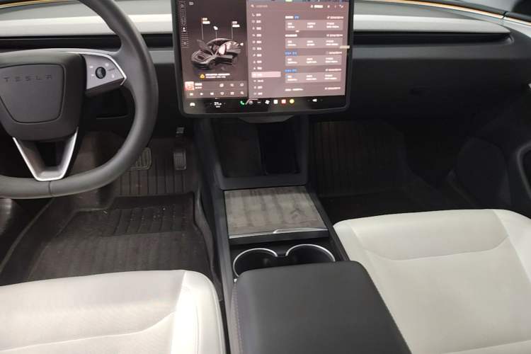 Used Tesla Model 3 2023 Rear-Wheel-Drive Version Audio And AC Panel