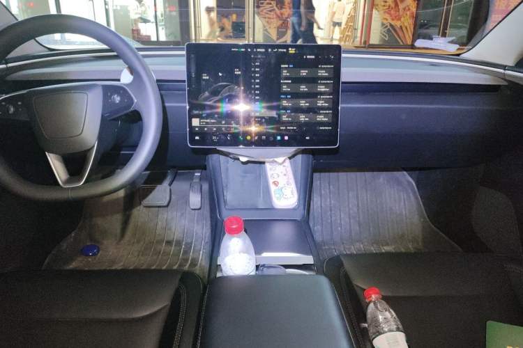 Used Tesla Model 3 2023 Rear-Wheel-Drive Version Audio And AC Panel