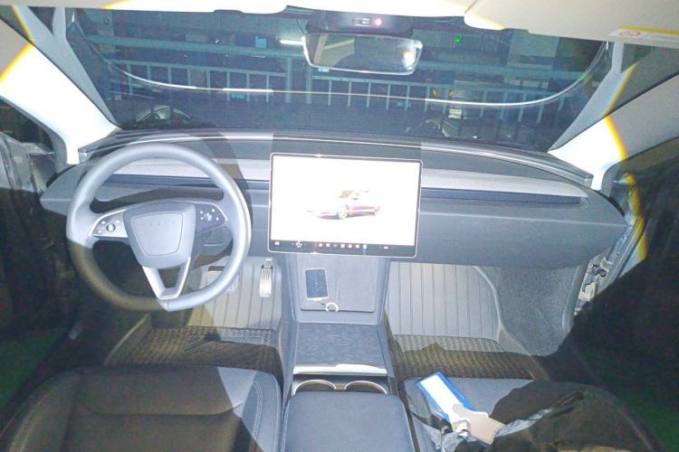 Used Tesla Model 3 2023 Long-Range All-Wheel-Drive Version Center Console