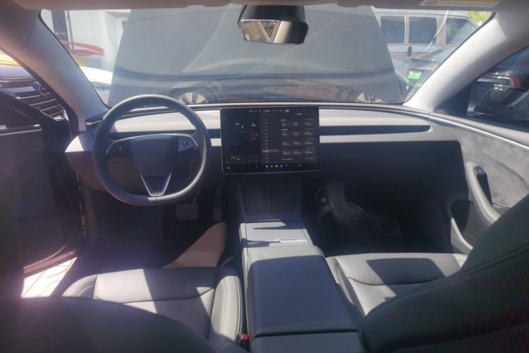 Used Tesla Model 3 2023 Long-Range All-Wheel-Drive Version Center Console