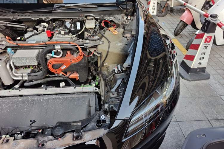 Used Tesla Model 3 2023 Rear-Wheel-Drive Version Engine Bay Left