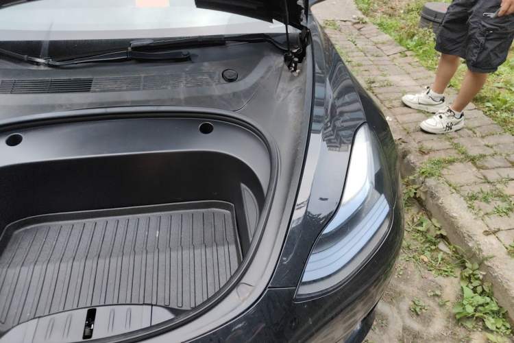 Used Tesla Model 3 2023 Rear-Wheel-Drive Version Engine Bay Left