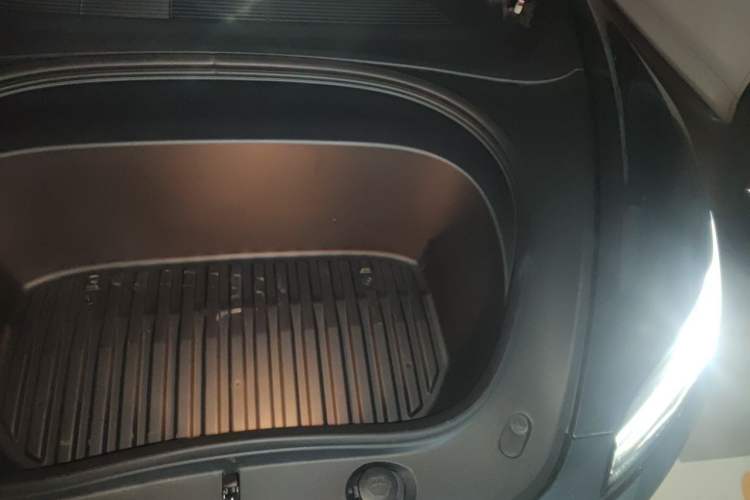 Used Tesla Model 3 2023 Rear-Wheel-Drive Version Engine Bay Left