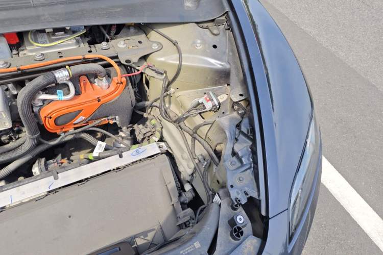 Used Tesla Model 3 2023 Rear-Wheel-Drive Version Engine Bay Left